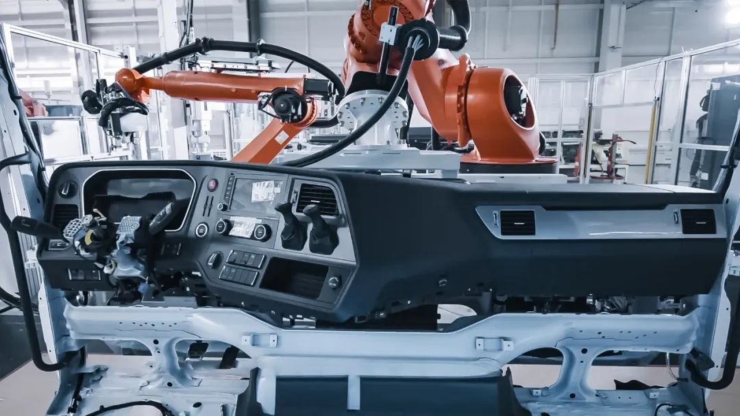 AI+機器人驅動汽車總裝智造升級，實現高精度、高效率、高柔性整車裝配